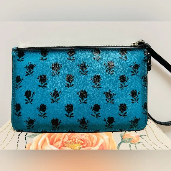 🍁Coach Teal and Black Floral Wristlet EUC - Picture 4 of 5